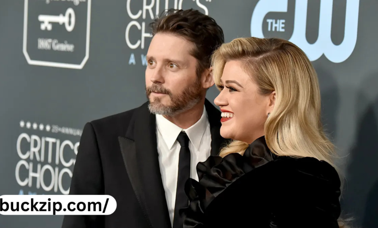 Is kelly clarkson engaged